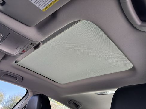 Used 2024 Volkswagen Jetta SE w/ Panoramic Sunroof Package image 17