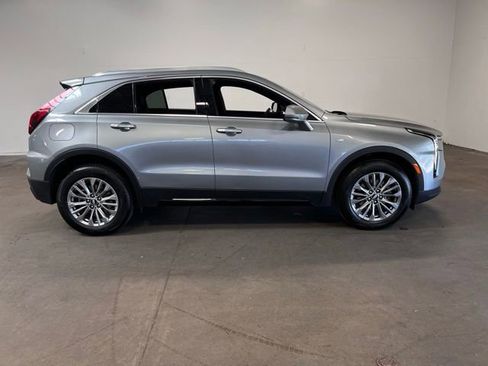 Used 2024 Cadillac XT4 Premium Luxury FWD image 2