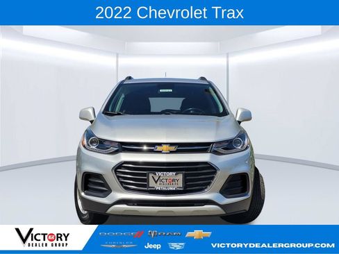 Used 2022 Chevrolet Trax LT w/ Driver Confidence Package AWD/4WD image 3