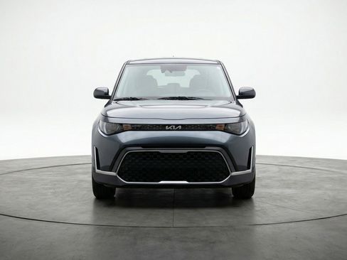 Used 2025 Kia Soul LX w/ LX Technology Package image 2