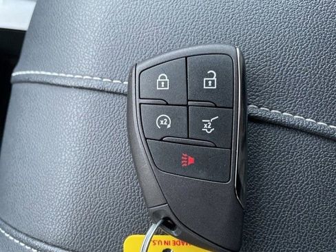 Used 2025 Chevrolet Traverse LT image 25