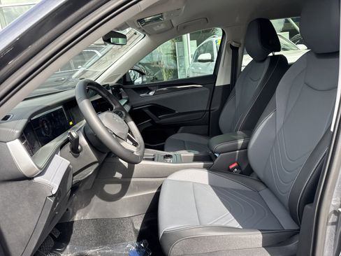 New 2026 Volkswagen Tiguan SE FWD image 10