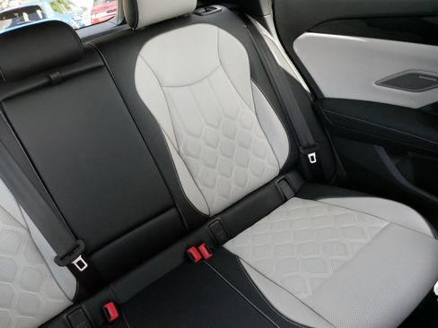Certified 2025 Volkswagen Tiguan SEL R-Line AWD/4WD image 14