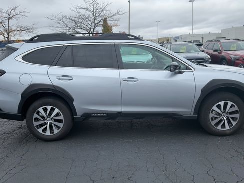 Certified 2025 Subaru Outback Premium image 2