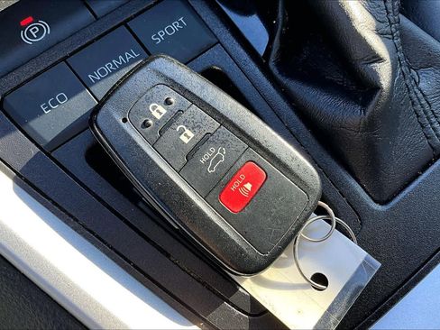 Used 2022 Toyota RAV4 XLE Premium image 14