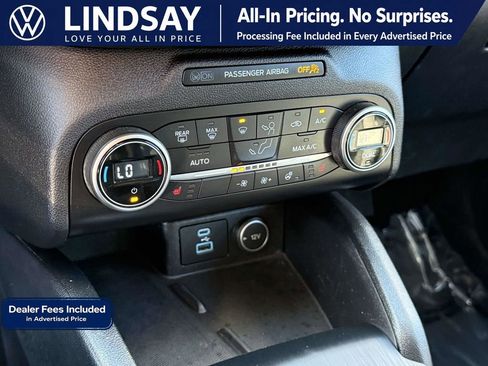 Used 2020 Ford Escape Titanium AWD/4WD image 19