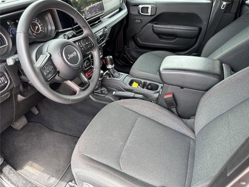 Used 2025 Jeep Wrangler Unlimited Rubicon AWD/4WD image 13