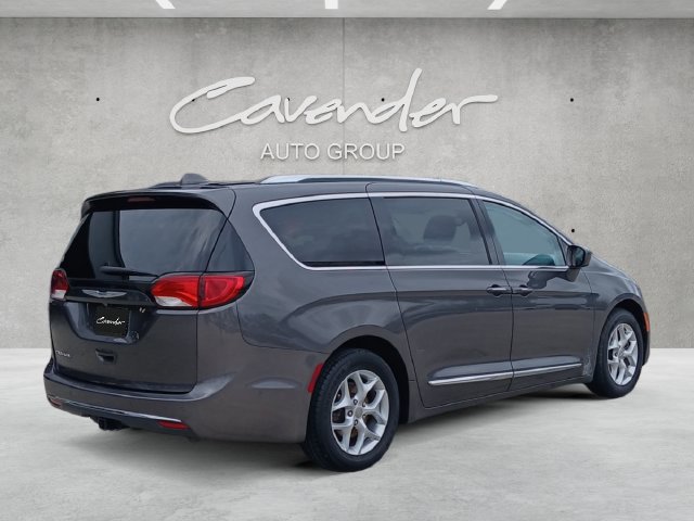 Used 2017 Chrysler Pacifica Touring-L Plus FWD image 17
