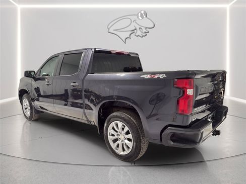 Used 2022 Chevrolet Silverado 1500 Custom AWD/4WD image 3