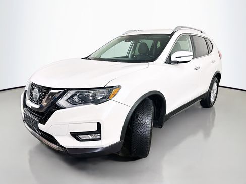 Used 2019 Nissan Rogue SV image 3