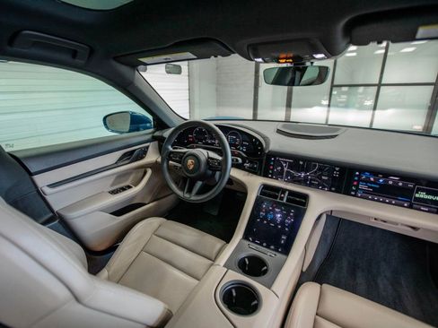 Used 2022 Porsche Taycan 4S image 17