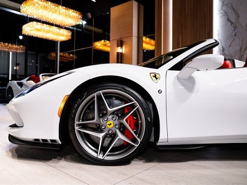 Used 2021 Ferrari F8 Tributo RWD image 29