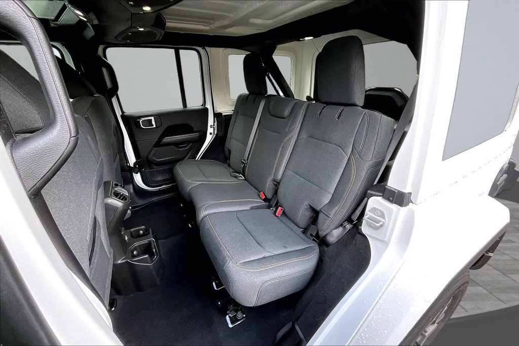 Used 2026 Jeep Wrangler Unlimited Sahara AWD/4WD image 19