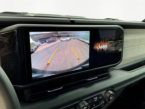 Used 2024 Jeep Wrangler Sahara image 21