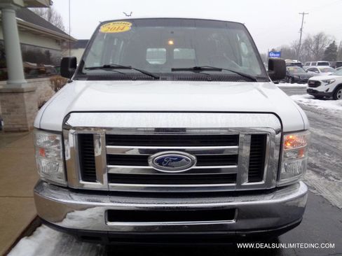 Used 2014 Ford E-250 and Econoline 250 w/ Power Group image 20