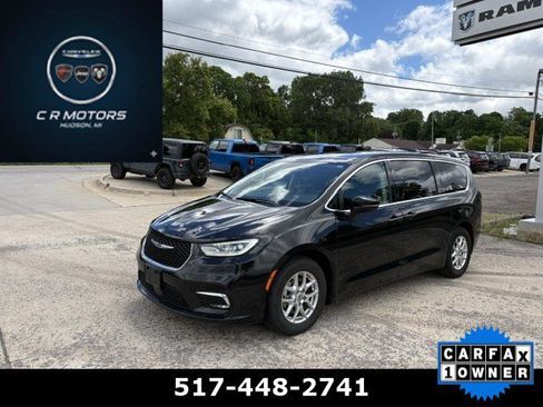 Used 2023 Chrysler Pacifica Touring-L FWD image 1