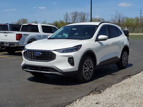 New 2026 Ford Escape PHEV image 2