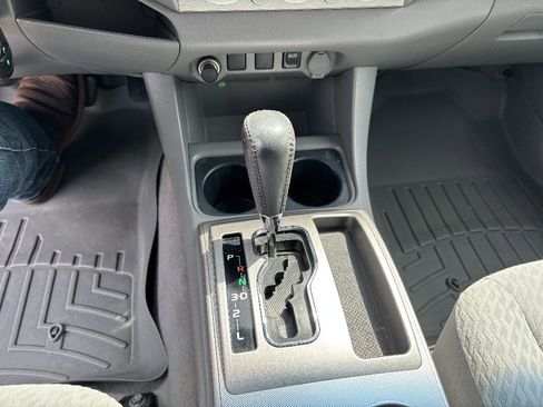 Used 2010 Toyota Tacoma 2WD Access Cab image 12