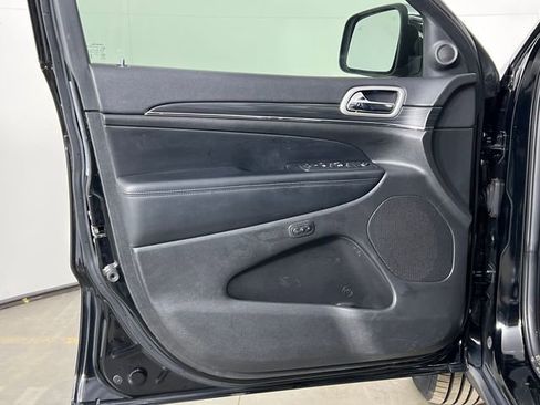 Used 2020 Jeep Grand Cherokee Limited w/ Luxury Group II image 18