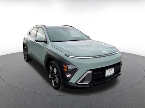 Used 2025 Hyundai Kona SEL image 3
