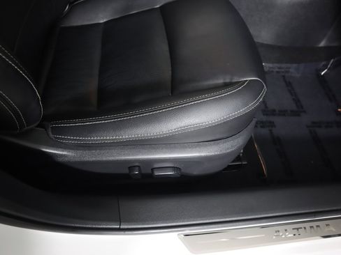 Used 2020 Nissan Altima 2.0 Platinum image 32