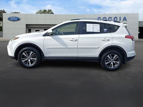 Used 2018 Toyota RAV4 XLE w/ Plus Extra Value Package AWD/4WD image 7