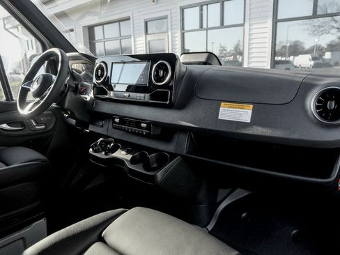 Used 2025 Mercedes-Benz Sprinter 2500 image 23