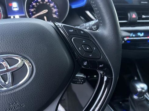 Used 2022 Toyota C-HR XLE image 22