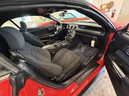 Used 2018 Ford Mustang Convertible image 9