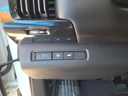Used 2024 Nissan Pathfinder SV AWD/4WD image 21