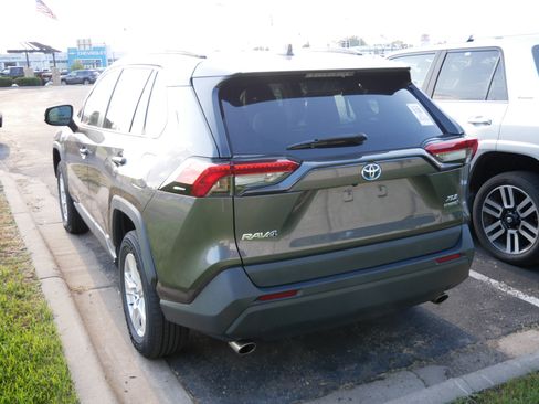 Used 2021 Toyota RAV4 XLE AWD/4WD image 6