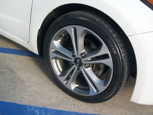 Used 2016 Kia Forte EX image 14