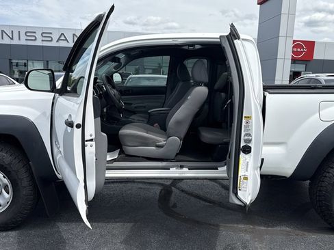 Used 2013 Toyota Tacoma PreRunner RWD image 12