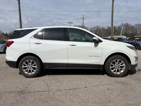 Used 2018 Chevrolet Equinox LT image 3
