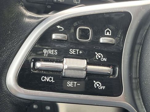Used 2023 Mercedes-Benz GLB 250 4MATIC image 33
