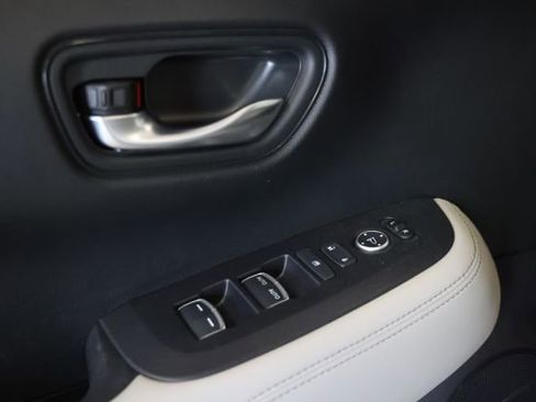 Used 2024 Honda HR-V EX-L image 19