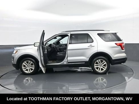 Used 2018 Ford Explorer XLT AWD/4WD image 32
