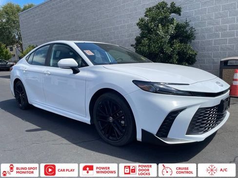 Used 2025 Toyota Camry SE FWD image 1