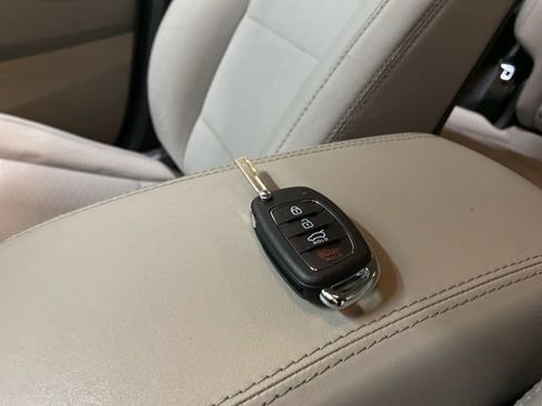 Used 2021 Hyundai Tucson SE image 95