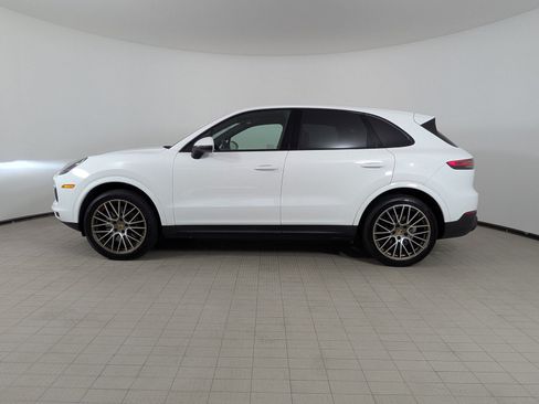 Certified 2023 Porsche Cayenne AWD/4WD image 2