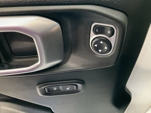 Used 2019 Jeep Wrangler Unlimited Sport image 5