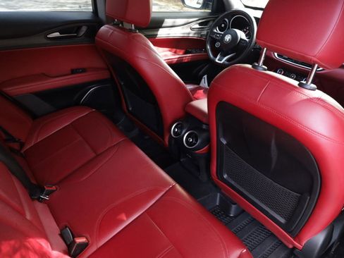 Used 2021 Alfa Romeo Stelvio Ti w/ Nero Edizione image 18