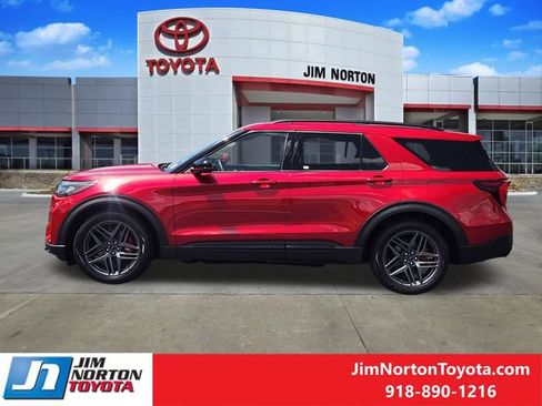 Used 2025 Ford Explorer ST AWD/4WD image 5