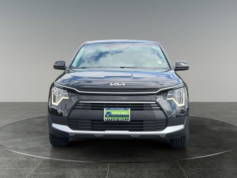 Used 2025 Kia Niro LX FWD image 2