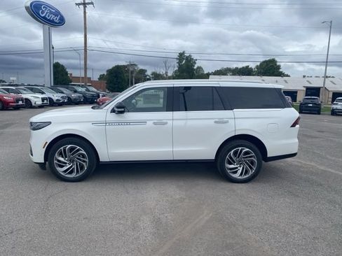 New 2025 Lincoln Navigator Reserve AWD/4WD image 3
