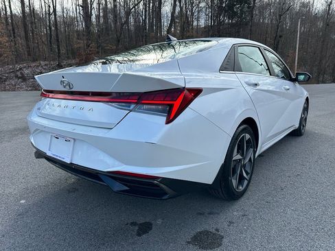 Used 2022 Hyundai Elantra SEL w/ Convenience + Premium Package image 3