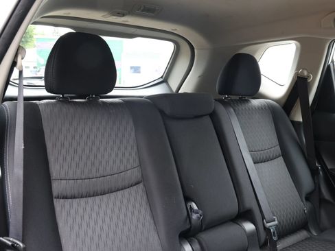 Used 2018 Nissan Rogue S AWD/4WD image 20