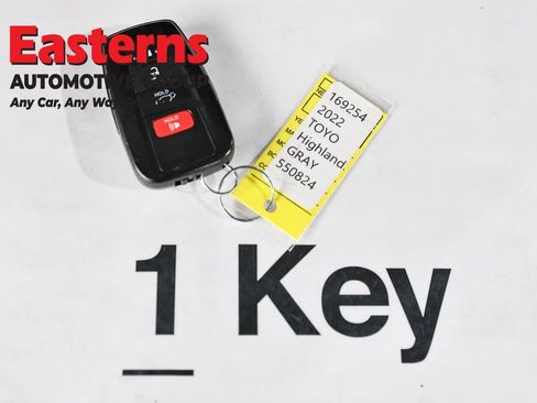 Used 2022 Toyota Highlander LE image 25