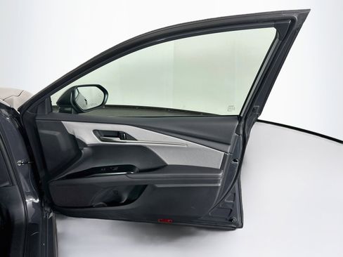 Used 2025 Toyota Camry SE FWD image 32
