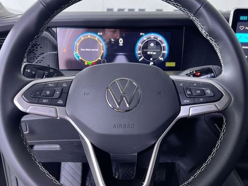 New 2025 Volkswagen Tiguan SE image 14